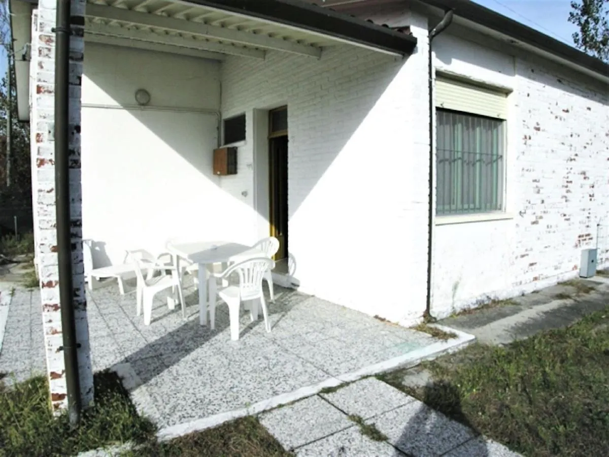 Cozy Holiday Home In Rosolina Mare With A Garden