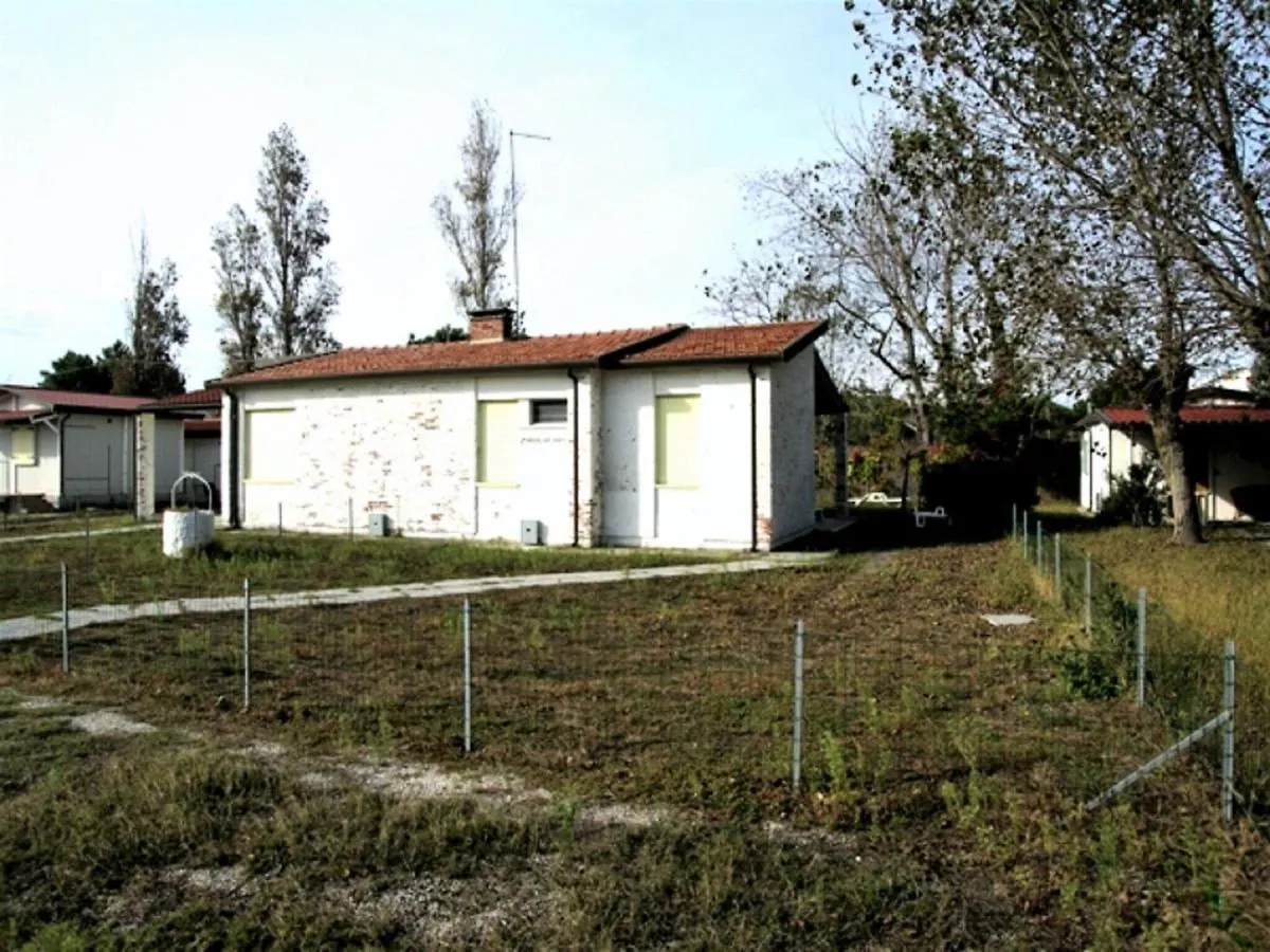 Cozy Holiday Home In Rosolina Mare With A Garden