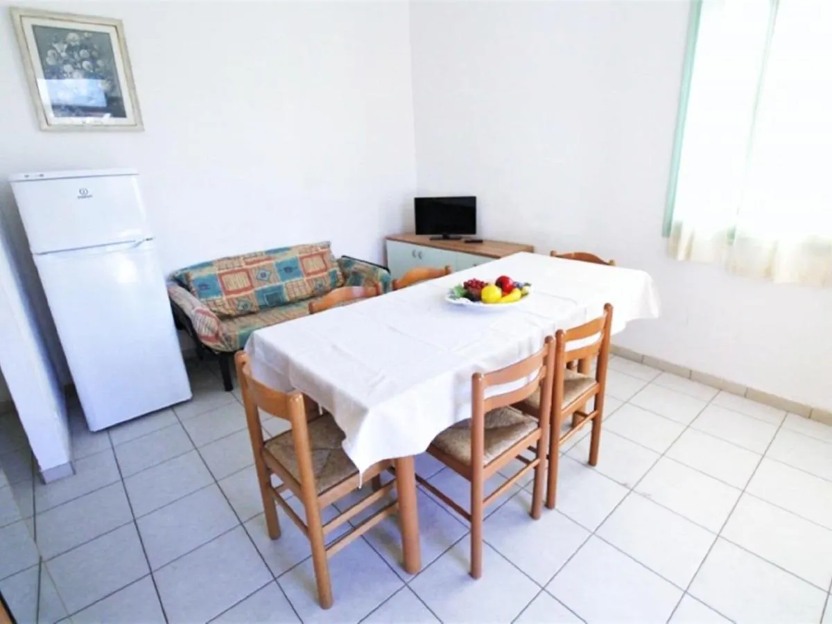 Cozy Holiday Home In Rosolina Mare With A Garden